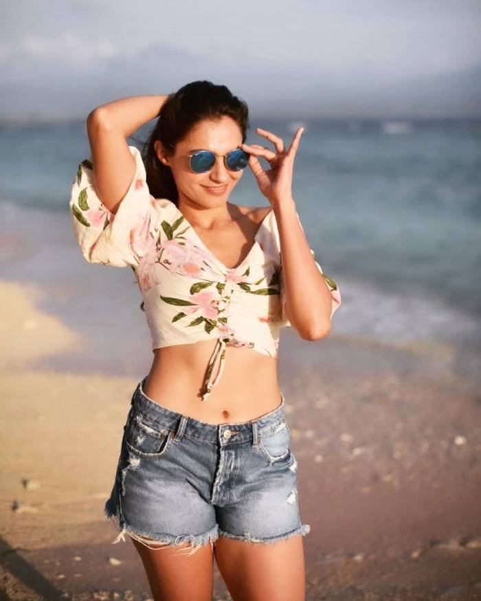 andrea jeremiah_teluguvox_8